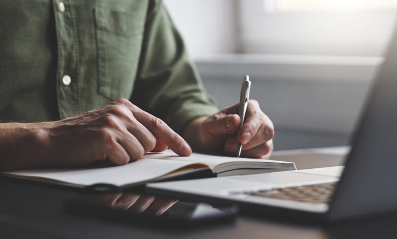 The Honest Helper: A Smarter, Safer Guide to Paying for Essay Support